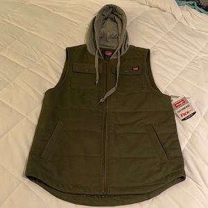 Wrangler hooded vest. Size men’s medium
